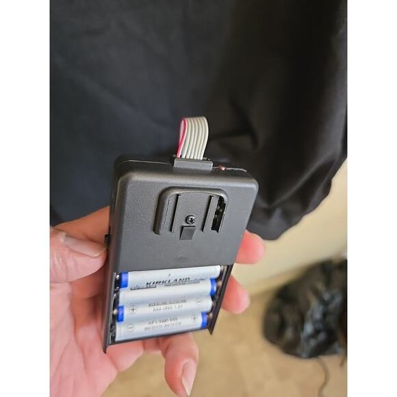 MTV Music Television. Black Shirt. L. Lights Up (Battery Operated) - Picture 5 of 12